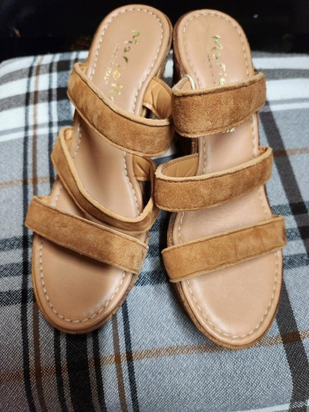NWT Womens Mariella Leather and Suede Wedge Italian Made Sandals Sz 8 MSRP $89